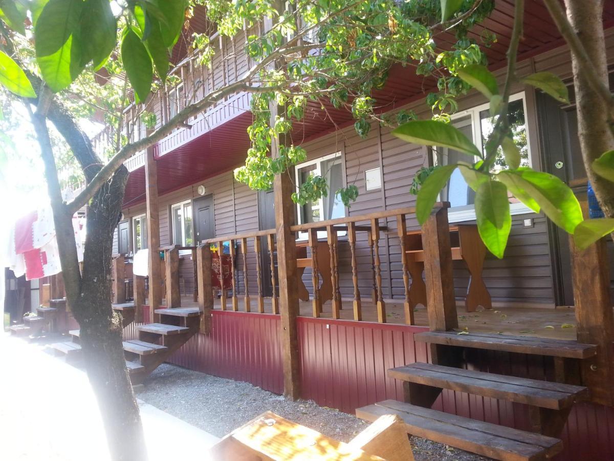Guest House Yuzhnaya Palmira Pizunda Exterior photo